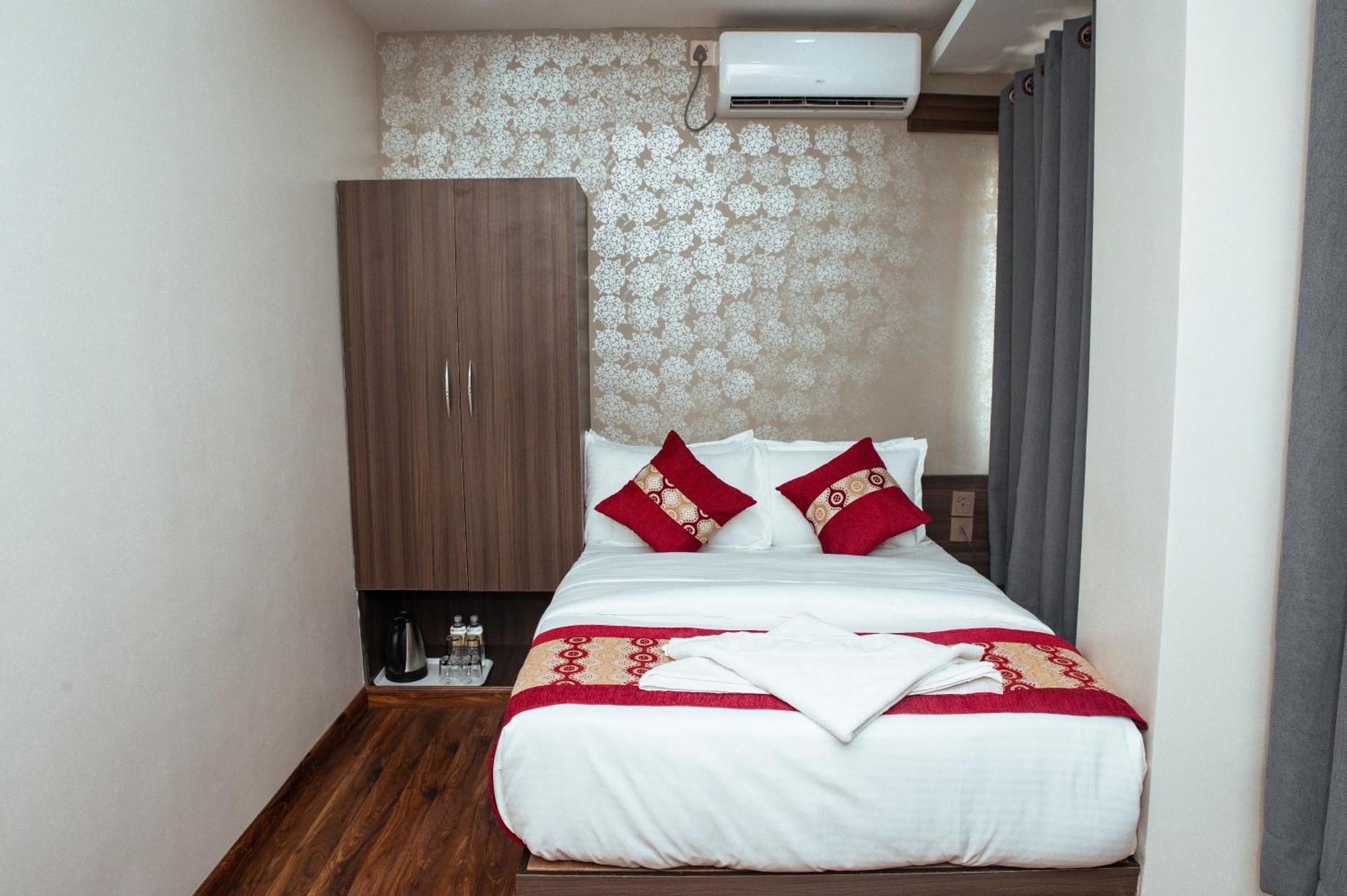 Kusum Airport Hotel Catmandu Exterior foto